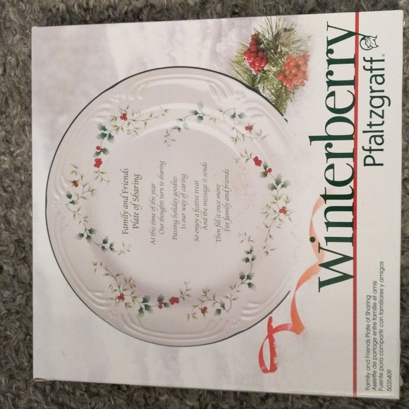 Pfaltzgraff Other - Pfaltzgraff winter berry sharing plate